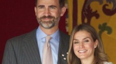 Las mujeres de la Familia Real presiden un Día de la Banderita protagonizado por los Príncipes Felipe y Letizia