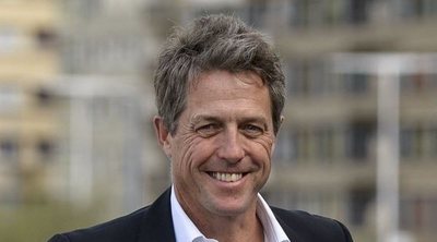 Hugh Grant defiende al Príncipe Harry: "Los tabloides mataron a Lady Di y ahora están destrozando a Meghan Markle"