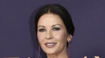 Catherine Zeta-Jones presenta a su nueva mascota tras la muerte de Kirk Douglas