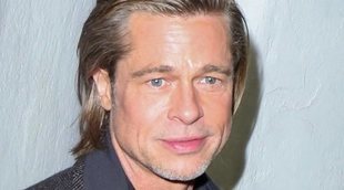 Brad Pitt, pillado con una misteriosa mujer en un concierto