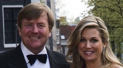 Los Reyes Guillermo y Máxima de Holanda se suman junto a sus hijas a los aplausos en homenaje a los sanitarios