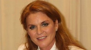 Sarah Ferguson y su hija la Princesa Eugenia de York entregan alimentos y material a hospitales