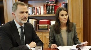 Los Reyes Felipe y Letizia se reúnen virtualmente con rostros conocidos: Fernando Alonso, Antonio Banderas...