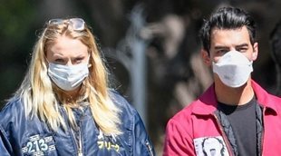 Sophie Turner no esconde su tripita de embarazada por primera vez durante un paseo con Joe Jonas