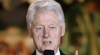 Salen a la luz unas íntimas fotos de Bill Clinton recibiendo un masaje de una de las víctimas de Jeffrey Epstein