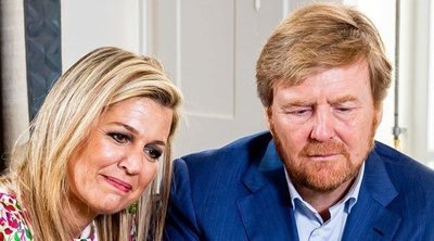 Guillermo y Máxima de Holanda piden perdón por no llevar mascarilla ni respetar la distancia social con un espontáneo