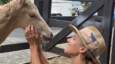 Elsa Pataky vive una experiencia única ayudando a parir a una yegua