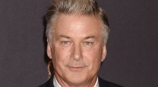 Alec Baldwin deja Twitter tras la polémica con la nacionalidad de su mujer Hilaria Thomas