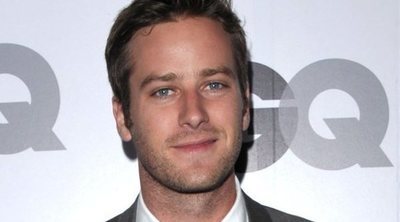 La policía interroga a Armie Hammer por un polémico vídeo sexual en medio del escándalo por canibalismo