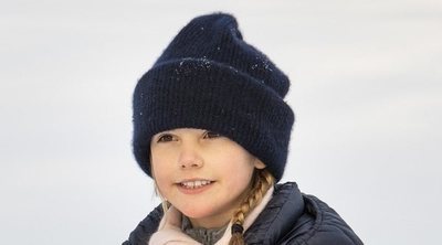 El día en la nieve de los Reyes Carlos Gustavo y Silvia y los Príncipes Victoria, Daniel, Estela y Oscar de Suecia