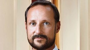 Haakon de Noruega reconoce sus problemas para leer y escribir en un encuentro con jóvenes con dislexia