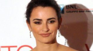 Penélope Cruz estrena en Roma 'Volver a nacer' junto al director Sergio Castellitto