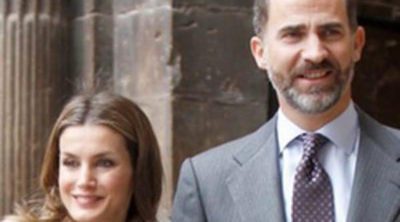 Los Príncipes Felipe y Letizia se dan un baño de masas durante su visita a Alcañiz