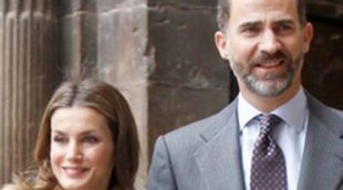 Los Príncipes Felipe y Letizia se dan un baño de masas durante su visita a Alcañiz