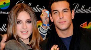 Mario Casas y María Valverde pasean su amor por un parque de Madrid