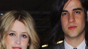 Peaches Geldof y Thomas Cohen pasean con su hijo Astala tras el anuncio de su segundo embarazo