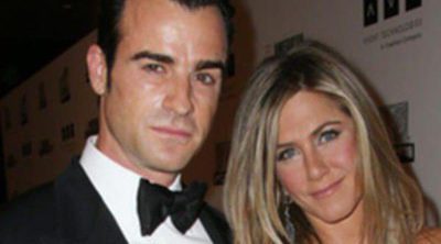 Jennifer Aniston y Justin Theroux pasean su amor en una gala homenaje a Ben Stiller