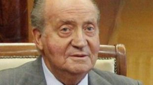 El Rey Juan Carlos seguirá ingresado al menos un día más tras su operación de cadera