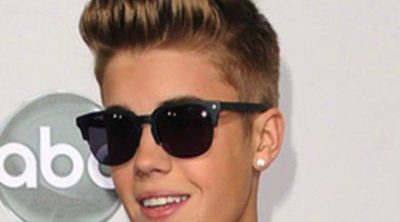 Justin Bieber, criticado por su atuendo en la entrega de la medalla del Jubileo de Diamante de la Reina Isabel II