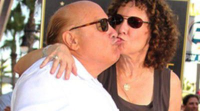 Danny DeVito y Rhea Perlman, pillados juntos en el aeropuerto de Los Angeles tras su separación