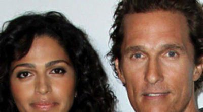 Camila Alves, en la recta final de su tercer embarazo, visita a Matthew McConaughey en el set de rodaje