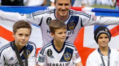 Brooklyn, Romeo y Cruz saltan al campo para arropar a su padre David Beckhan en su adiós a Los Angeles Galaxy