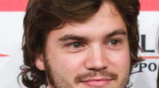 Emile Hirsch, pillado orinando en la calle