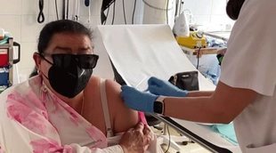 Las palabras de María del Monte tras vacunarse: "Acabo de perder a mi segundo hermano por este maldito bicho"