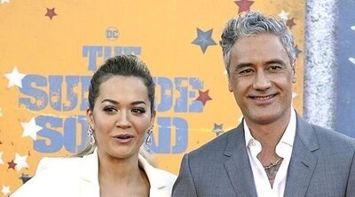 Rita Ora y Taika Waititi posan como pareja por primera vez en el estreno de 'El escuadrón suicida'