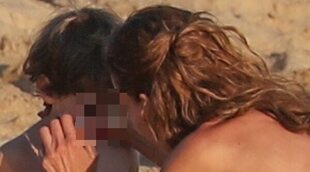 Eva González disfruta de sus vacaciones en la playa con su hijo y sin Cayetano Rivera