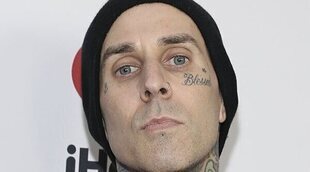 Travis Barker vuelve a volar 13 años después de haber sobrevivido a un accidente de avión