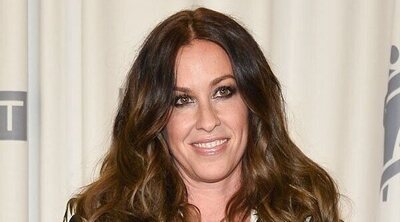 Alanis Morissette confiesa que fue violada con 15 años por varios hombres