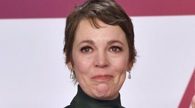 Olivia Colman dedica su victoria en los Premios Emmy 2021 a su fallecido padre