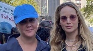 Jennifer Lawrence presume de embarazo en una manifestación a favor del aborto