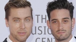 Lance Bass (NSYNC) y Michael Turchin presentan a sus mellizos Alexander y Violet