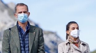 El gesto de los Reyes Felipe y Letizia con los padres de un sanitario fallecido por Covid en Santa María del Puerto