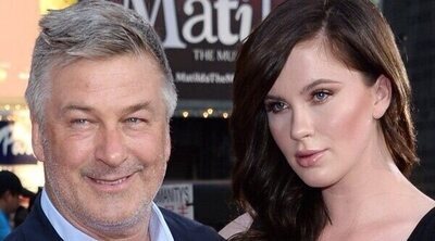 Ireland Baldwin defiende a su padre Alec Baldwin de las críticas: "La ignorancia está haciendo daño"