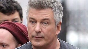 Alec Baldwin se enfrenta a su segunda demanda por su disparo mortal: No tenía que llevar arma en esa escena