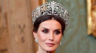 La espectacularidad de la Reina Letizia en la cena de gala en Suecia: de la tiara de las tiaras a la curiosidad de su vestido