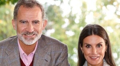 El posado familiar con el que los Reyes Felipe y Letizia, la Princesa Leonor y la Infanta Sofía felicitan la Navidad 2021