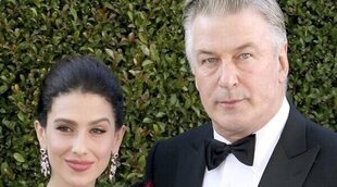 Alec Baldwin y su mujer Hilaria, 'detenidos' tras la emisión de una orden de registro del teléfono del actor