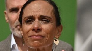 Claudia Rodríguez, viuda de Manolo Santana, rota de dolor en el homenaje al tenista en Málaga