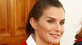 Los inicios de la Reina Letizia en su viaje de cooperación en Mauritania: gran recibimiento, una reunión y una placa