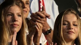 Así fue el debut internacional de la Princesa Leonor y la Infanta Sofía: fútbol femenino, emoción y un regalo