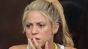 Shakira se encara con la prensa en la puerta de su casa metida en su coche