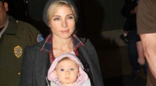 Elsa Pataky y Chris Hemsworth llegan a Los Ángeles para pasar su primera Navidad con su hija India Rose