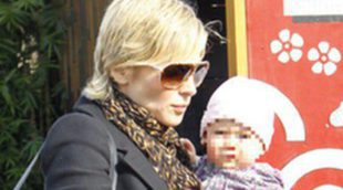 Elsa Pataky presume de nuevo look paseando con Chris Hemsworth y su hija India Rose