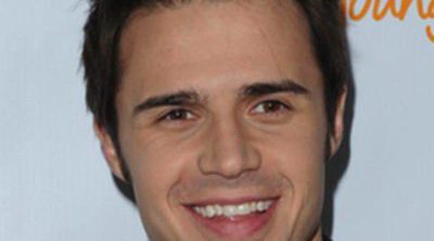 Kris Allen anuncia que está esperando su primer hijo tras sufrir un accidente de tráfico