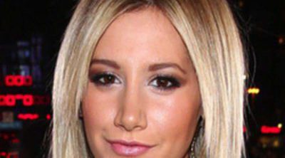 Ashley Tisdale y su novio Christopher French pasean su amor por Los Angeles