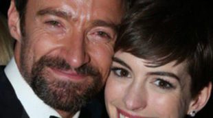 Anne Hathaway, Hugh Jackman y Amanda Seyfried celebran el éxito de 'Los Miserables' en los Globos de Oro 2013